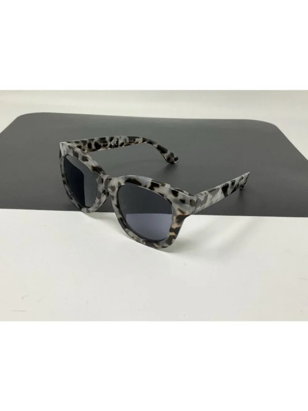 Peepers Center Stage Oversized Reading Sunglasses Gray Tortoise +1.50